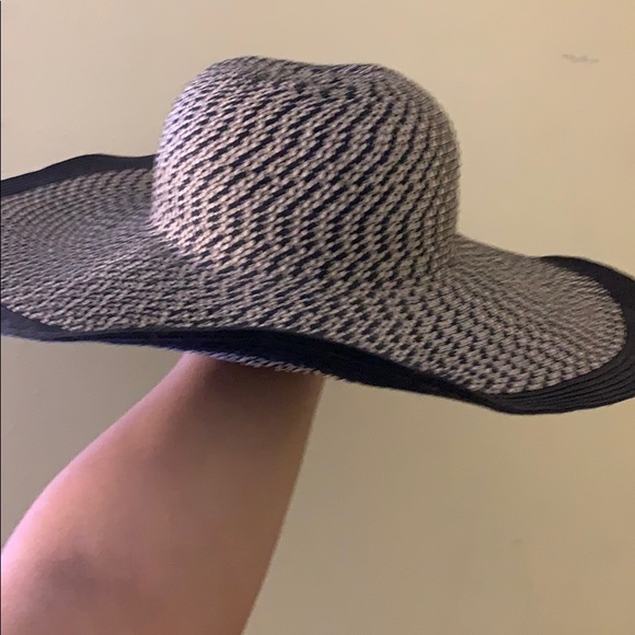 Summer hat - Picture 2 of 2